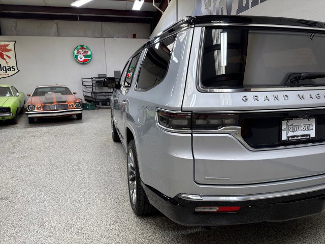Used 2022 Jeep Grand Wagoneer Series II w/ Premium Group II image 9