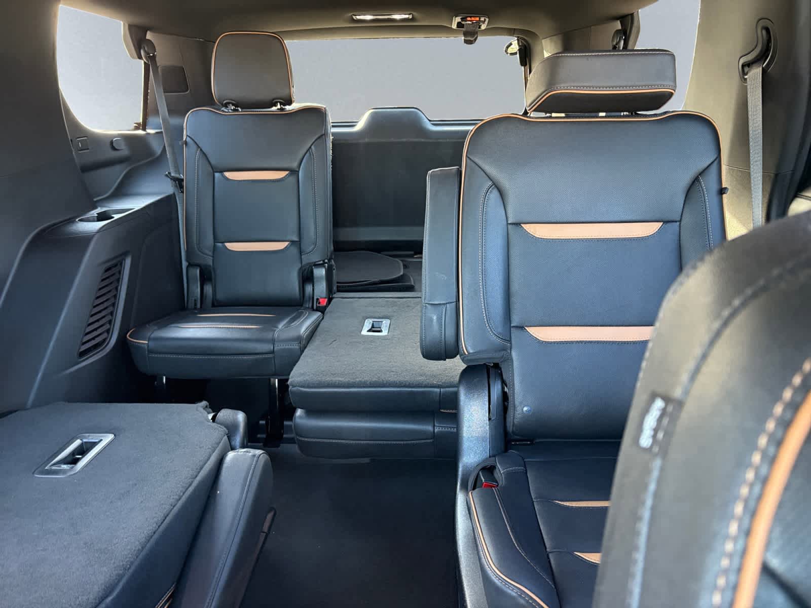 Used 2023 GMC Yukon AT4 w/ AT4 Premium Package image 33