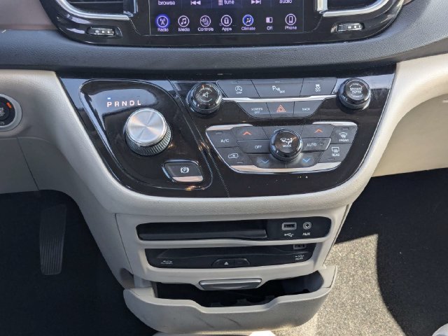Used 2017 Chrysler Pacifica Touring-L Plus FWD image 19