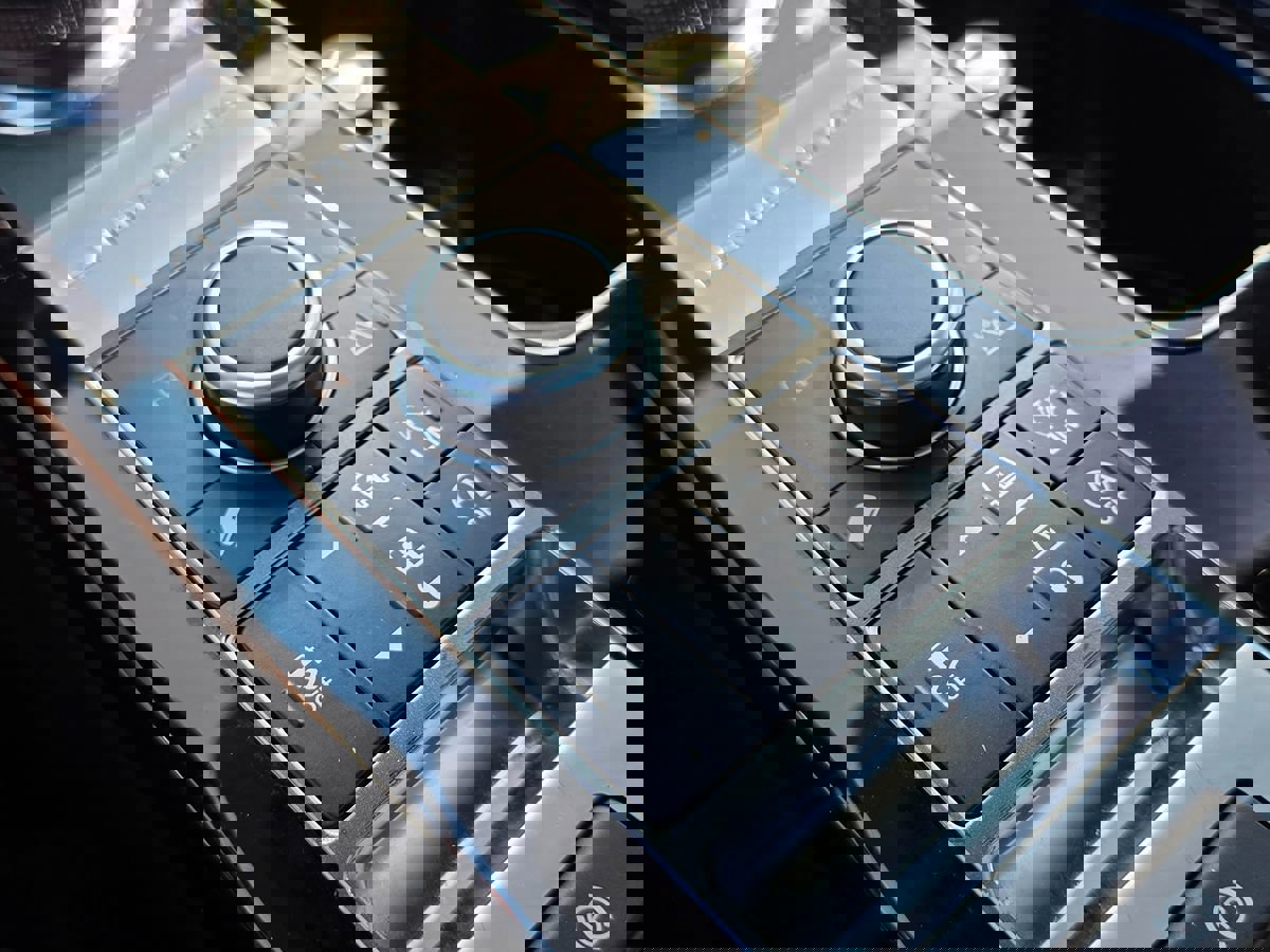 Used 2017 Land Rover Range Rover HSE image 40