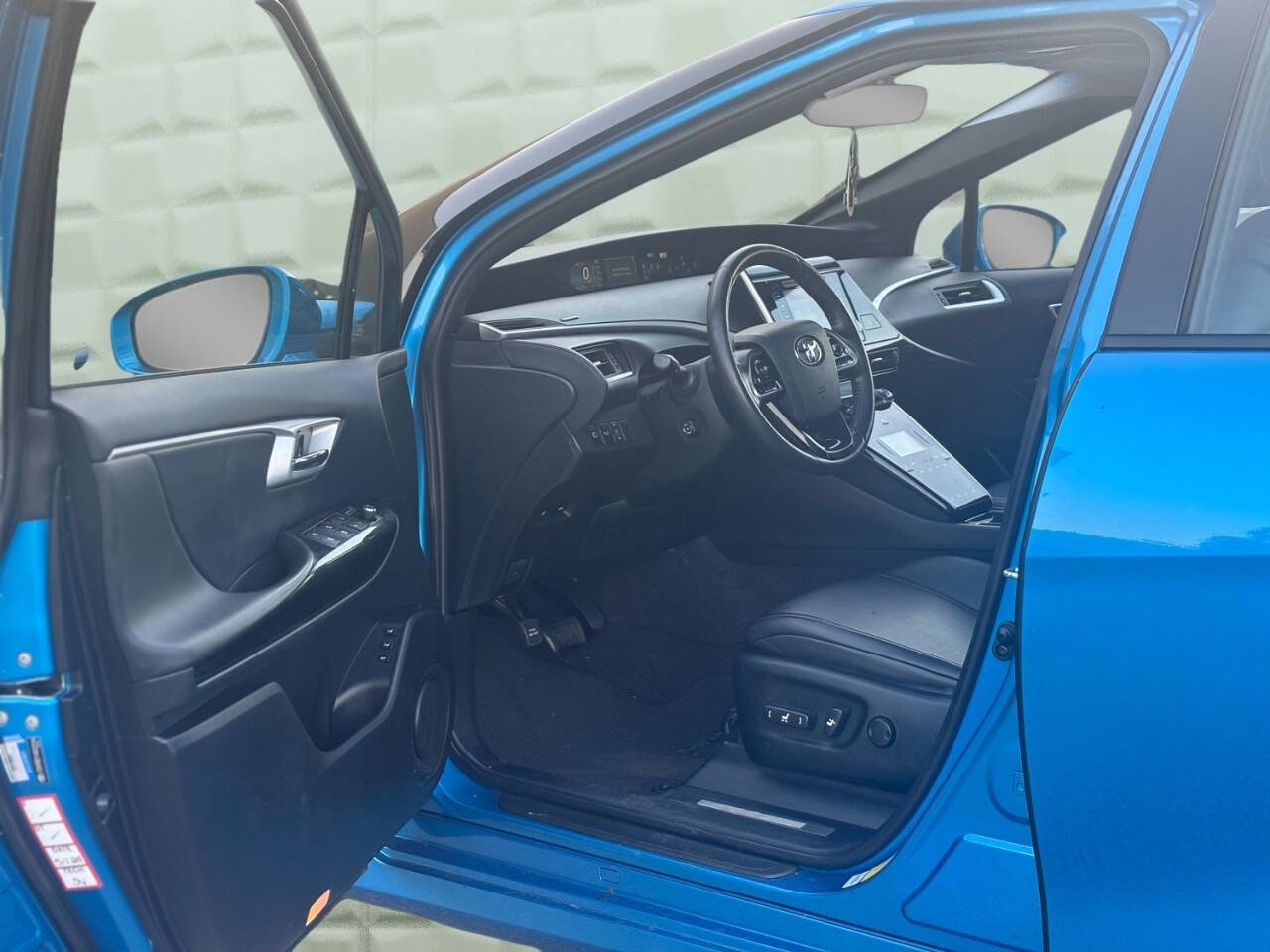 Used 2017 Toyota Mirai FWD image 8