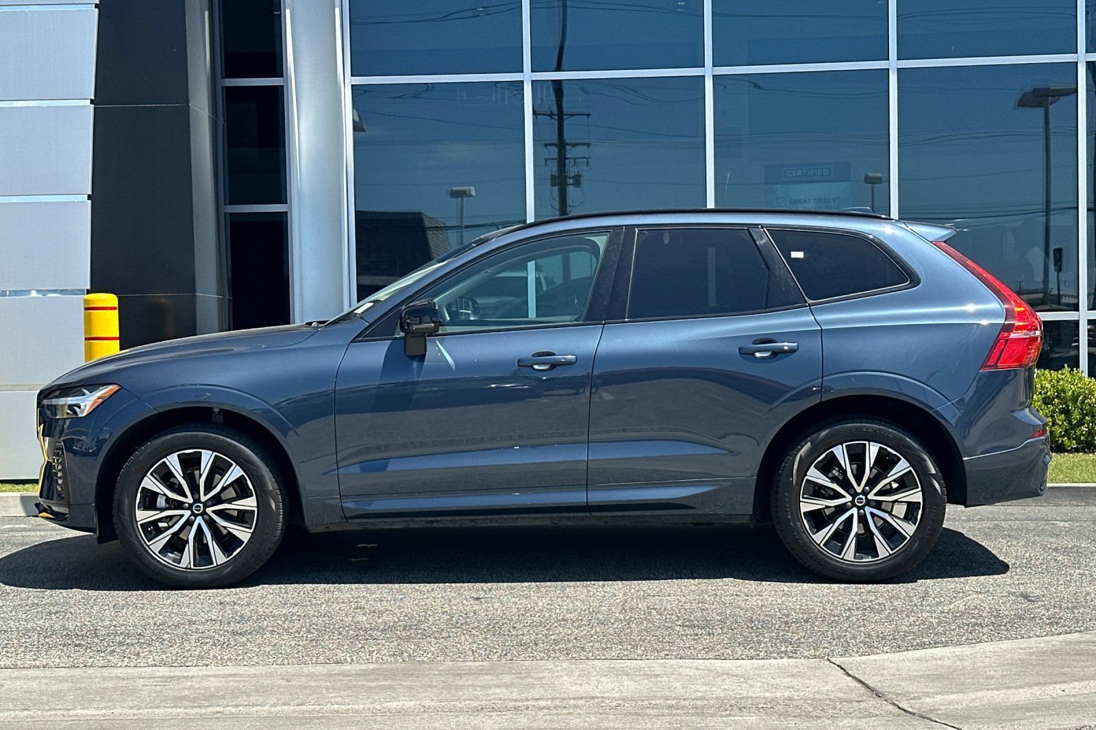 Used 2024 Volvo XC60 B5 Core AWD/4WD image 7