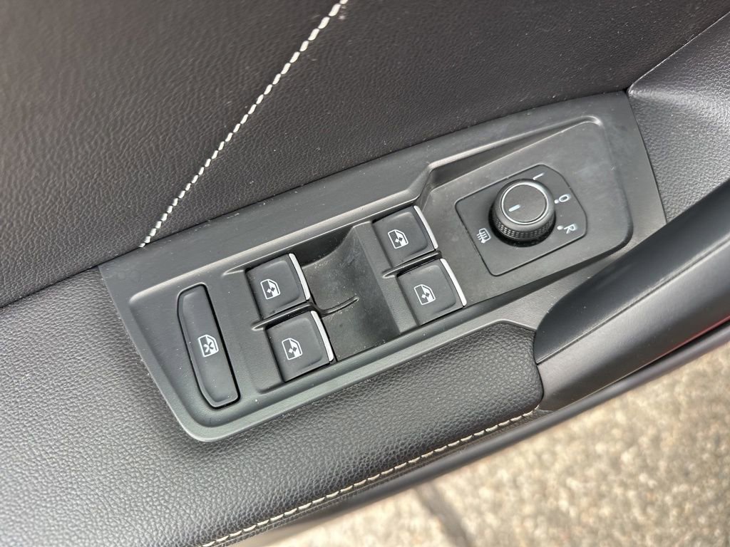 Used 2023 Volkswagen Tiguan SE image 16