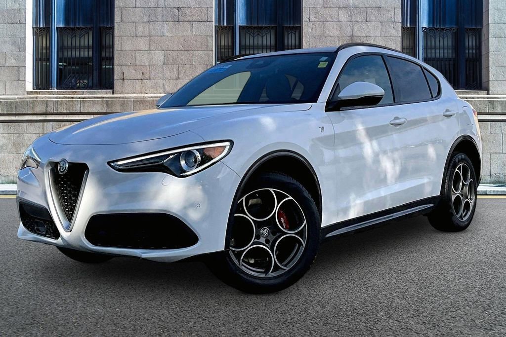 Used 2022 Alfa Romeo Stelvio Ti AWD/4WD image 2