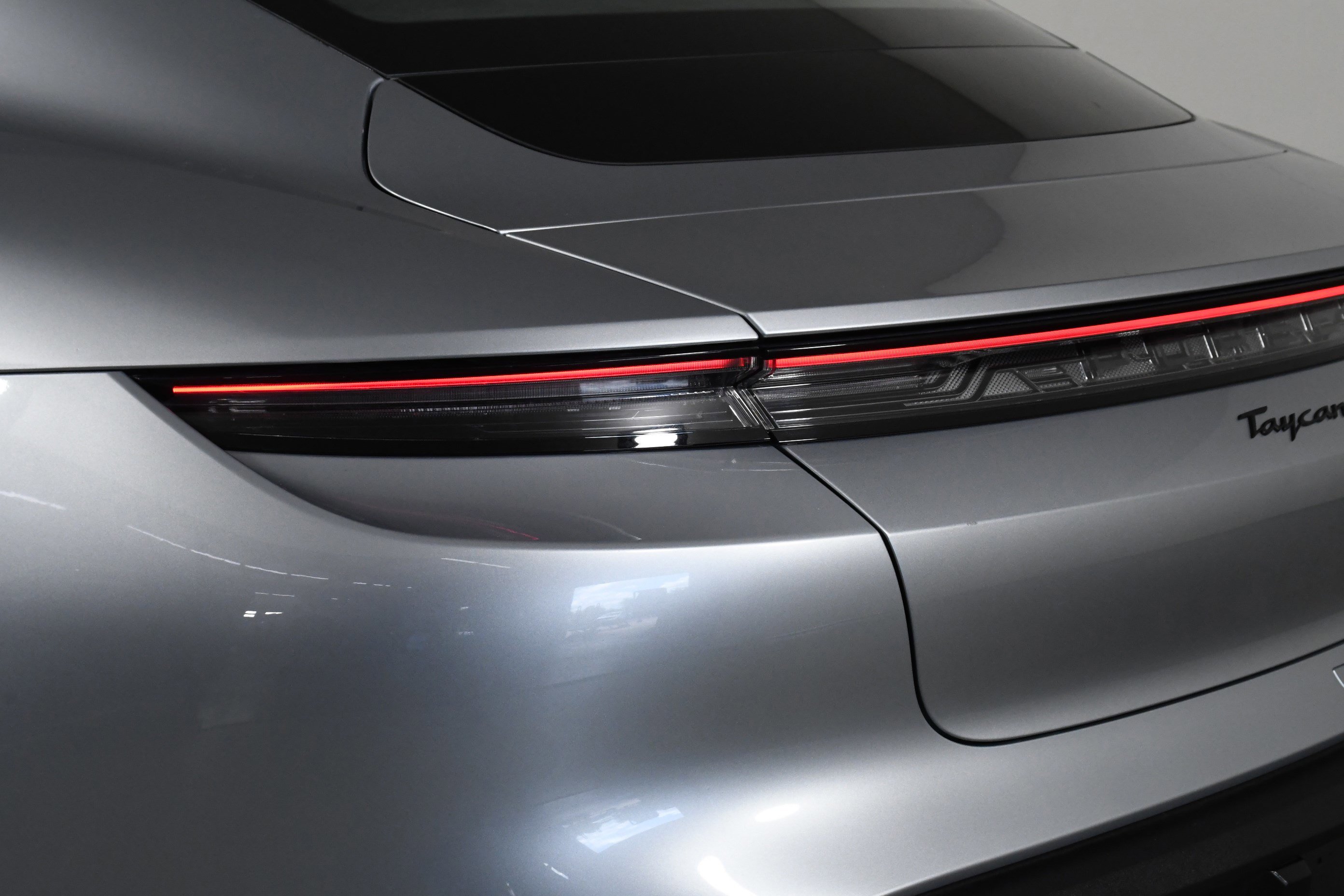 Used 2022 Porsche Taycan GTS w/ Premium Package (P6U) image 32