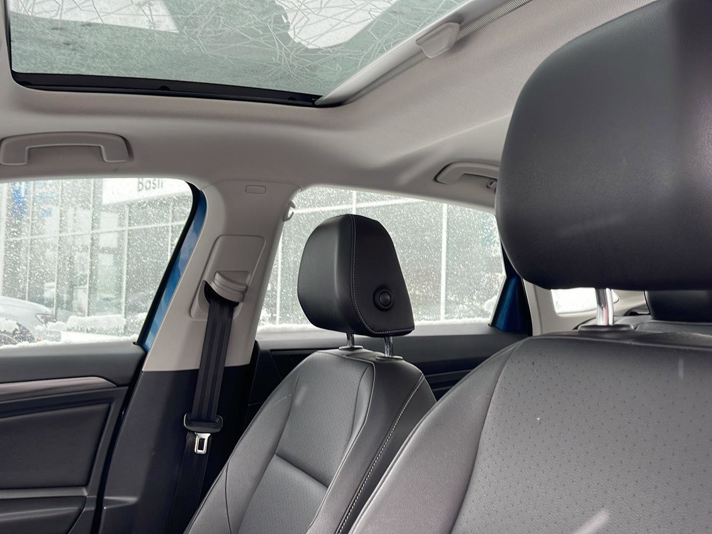 Used 2019 Volkswagen Jetta SEL w/ Cold Weather Package image 8