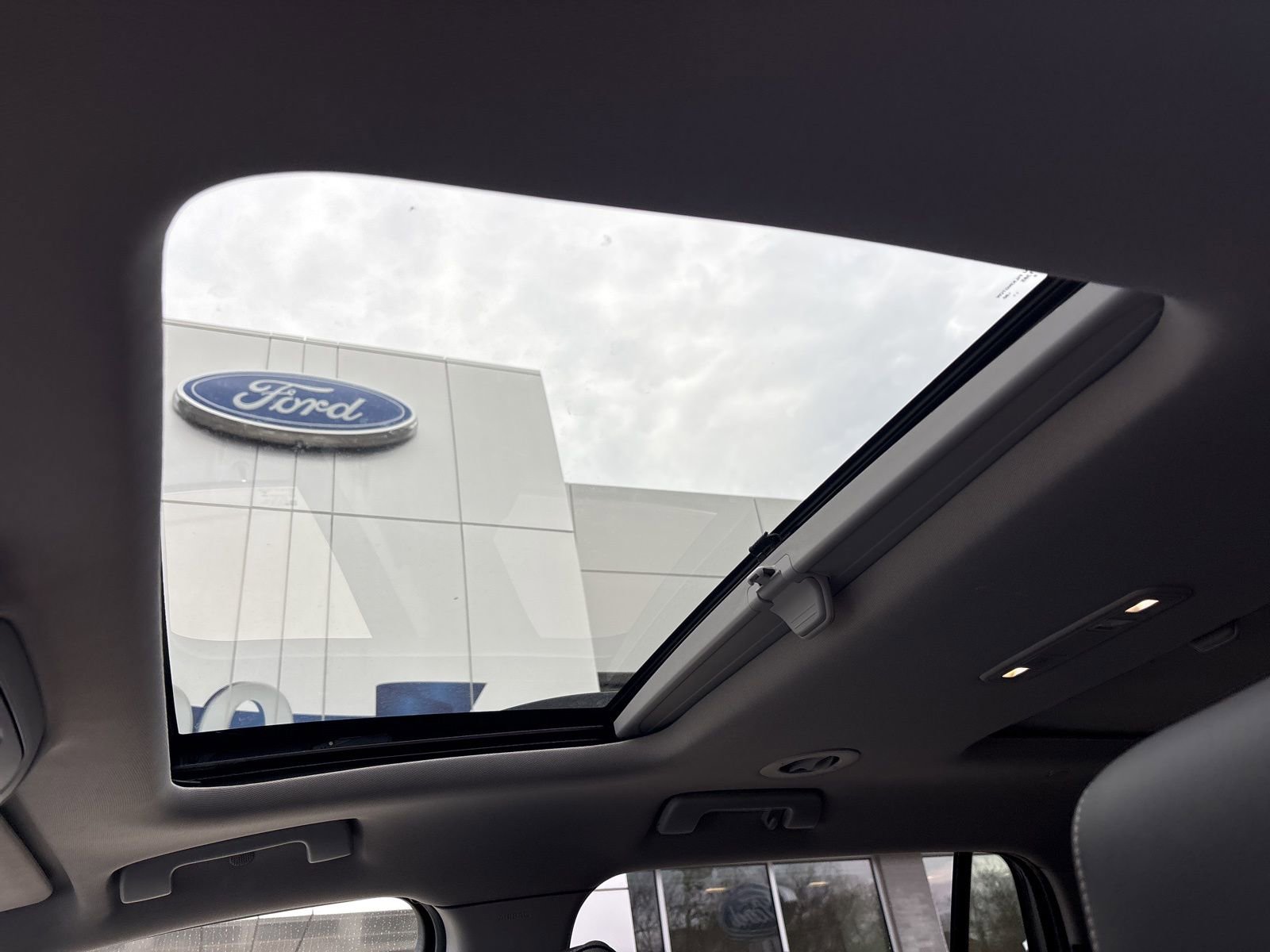 Used 2017 GMC Acadia SLT image 19