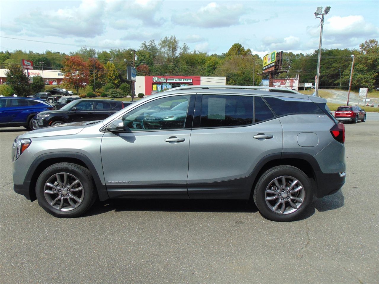 Used 2023 GMC Terrain SLT image 8