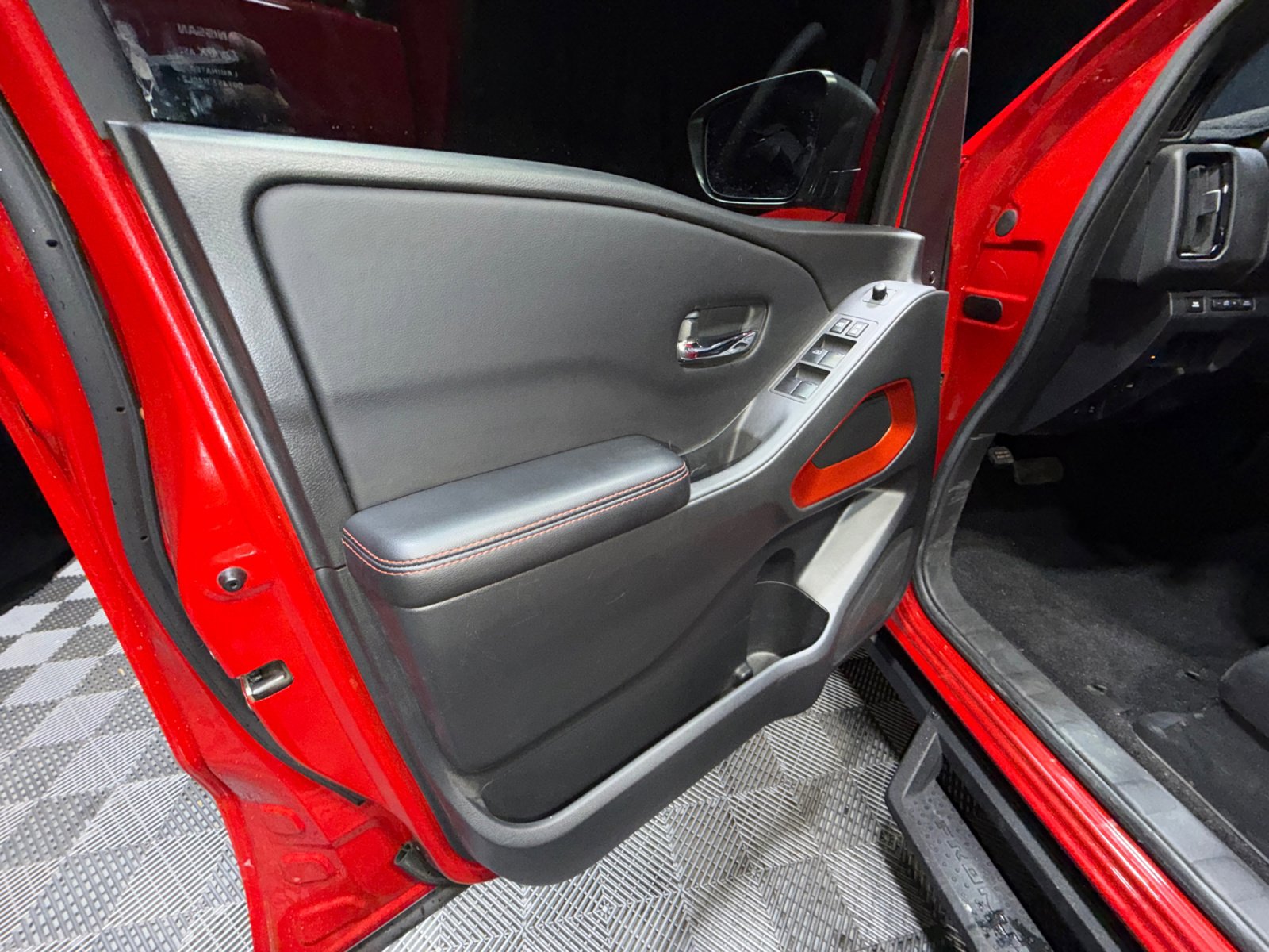 Certified 2025 Nissan Frontier PRO-4X AWD/4WD image 13