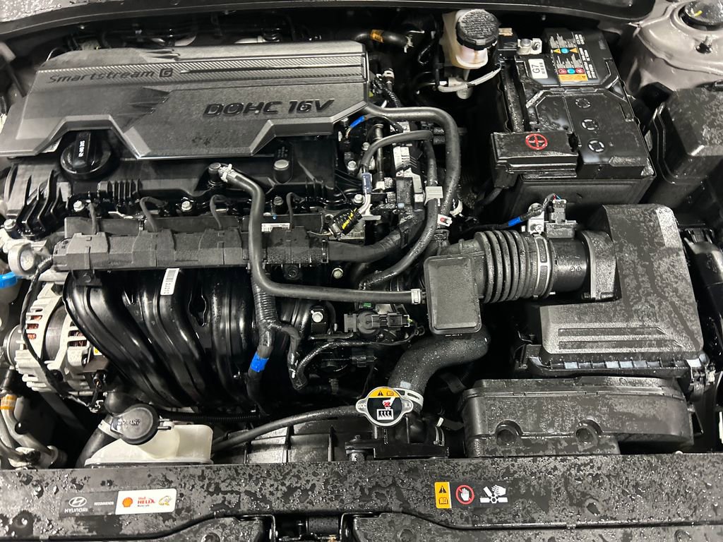 Used 2025 Hyundai Elantra SE image 23