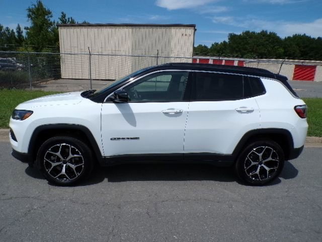 Used 2026 Jeep Compass Limited AWD/4WD image 9
