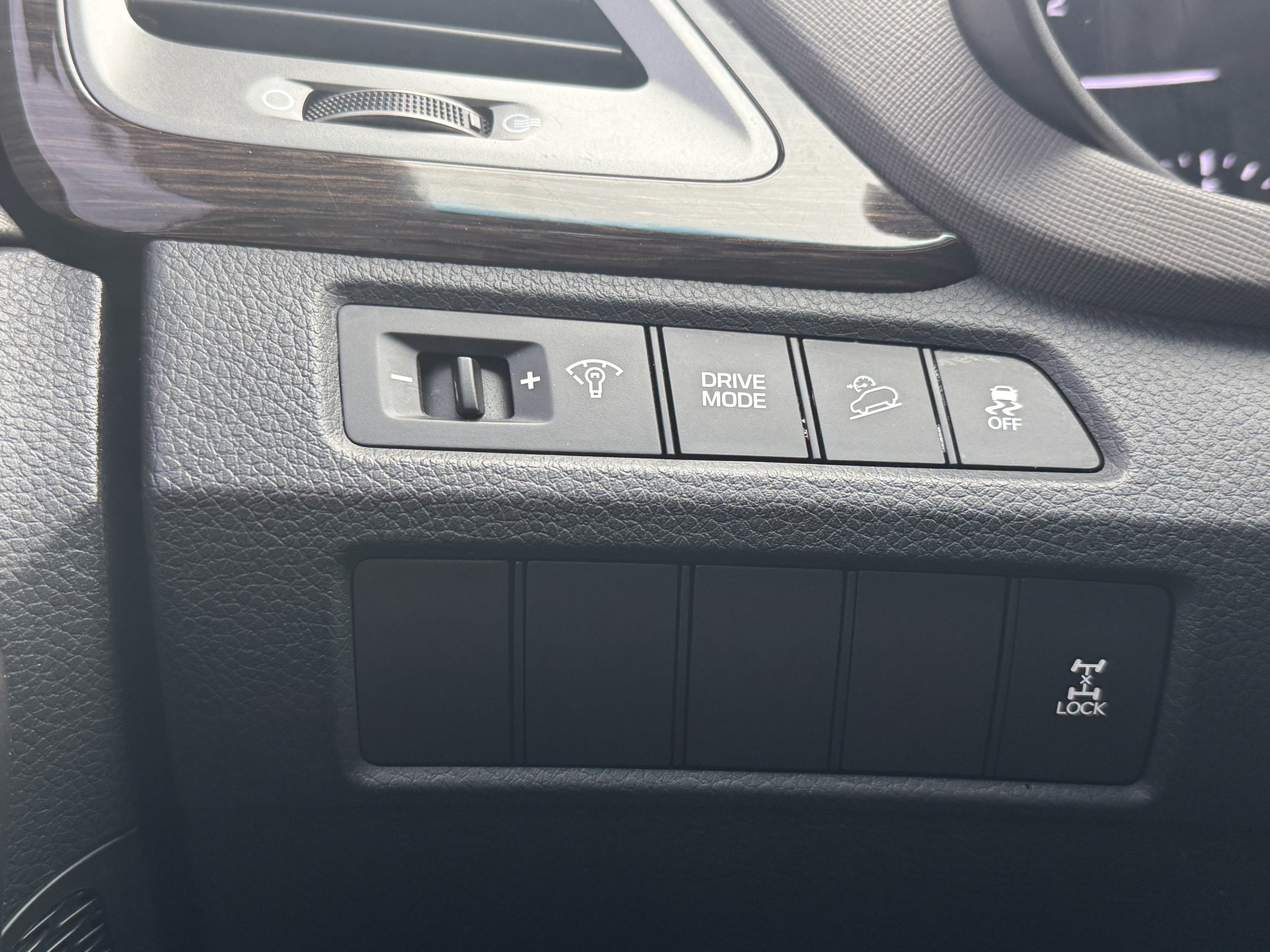 Used 2017 Hyundai Santa Fe Sport image 32