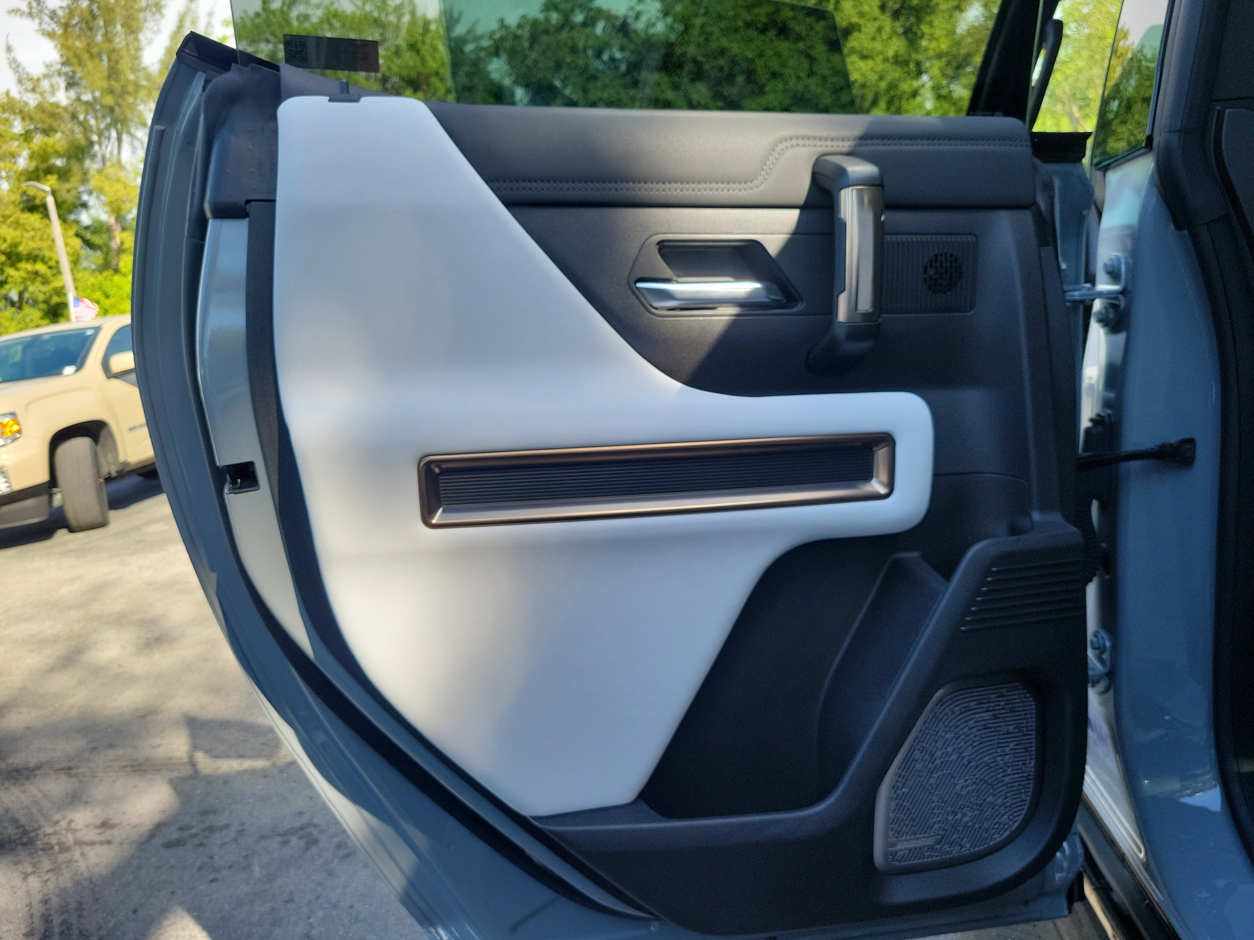 Used 2025 GMC Hummer EV 2X image 23