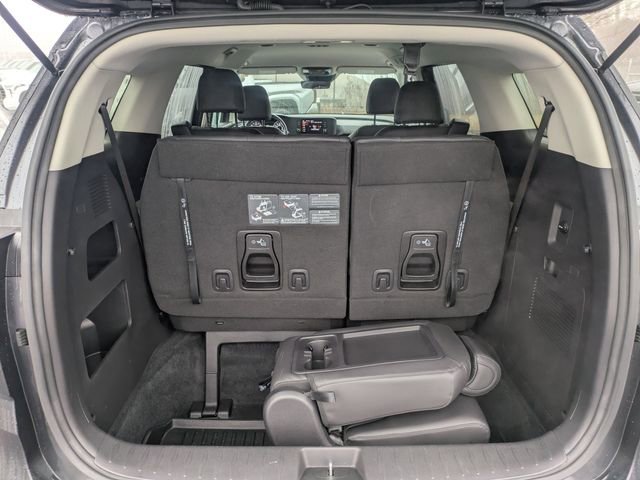 Used 2023 Kia Carnival LX image 13