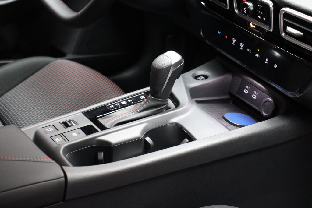 New 2027 Nissan Sentra SR w/ Floor Mat Package FWD image 8