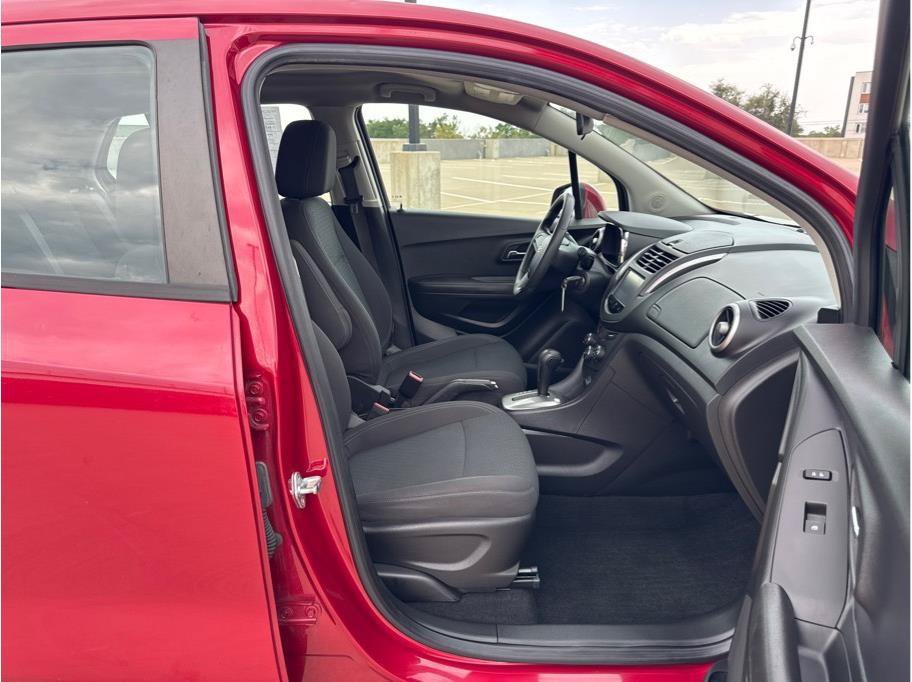 Used 2015 Chevrolet Trax LS w/ LPO, Protection Package AWD/4WD image 10