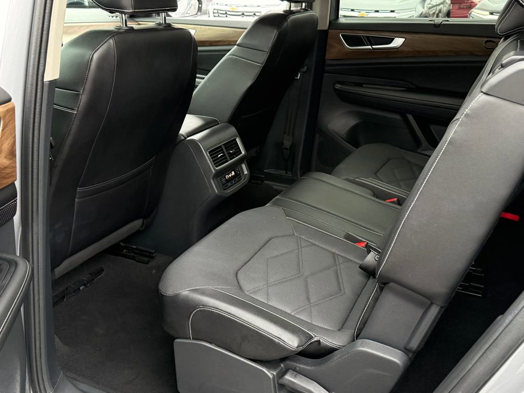 Used 2024 Volkswagen Atlas SE image 18