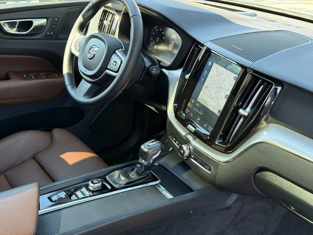 Used 2019 Volvo XC60 T5 Momentum w/ Multimedia Package AWD/4WD image 9