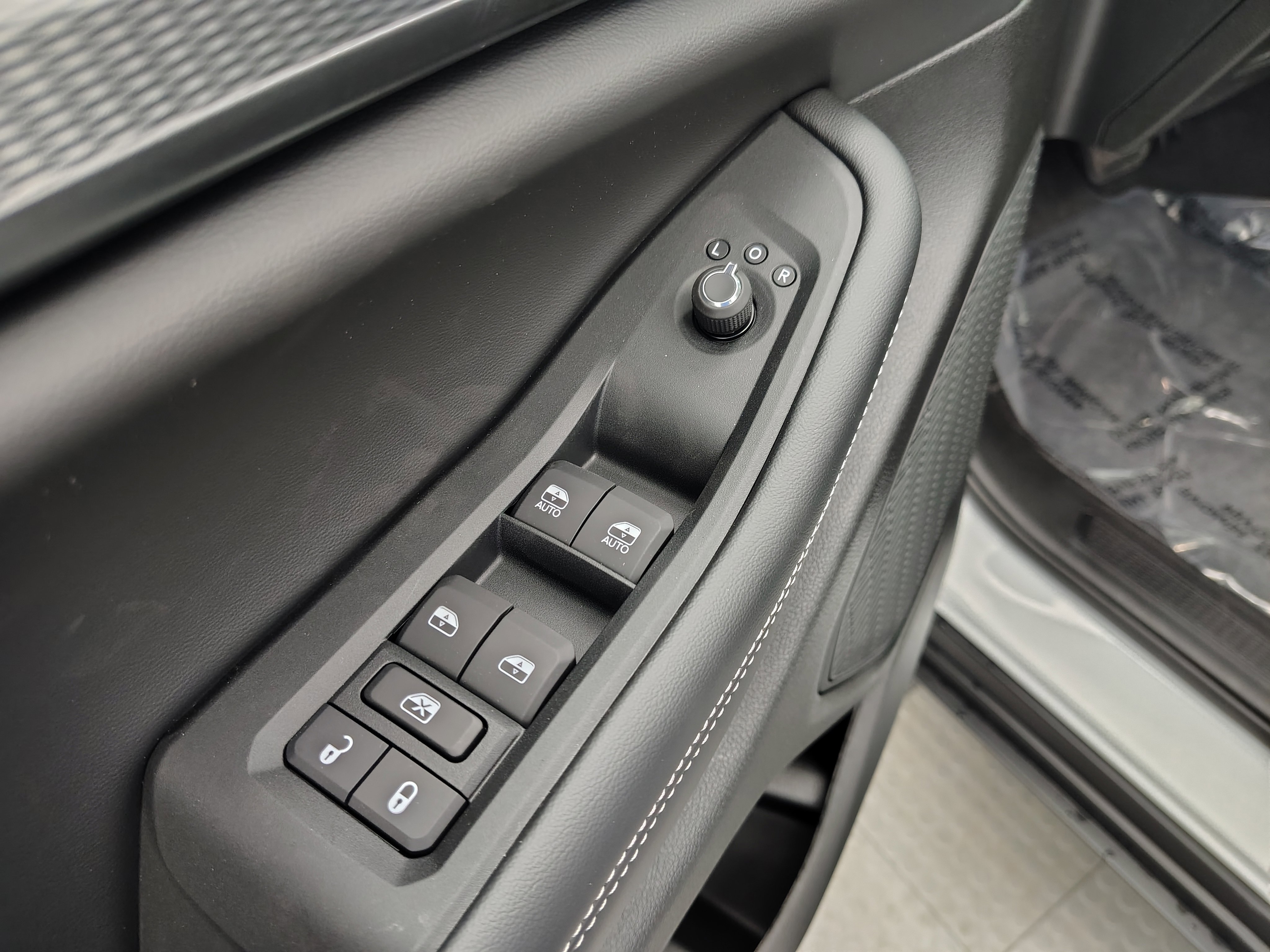 New 2025 Jeep Grand Cherokee Altitude image 16