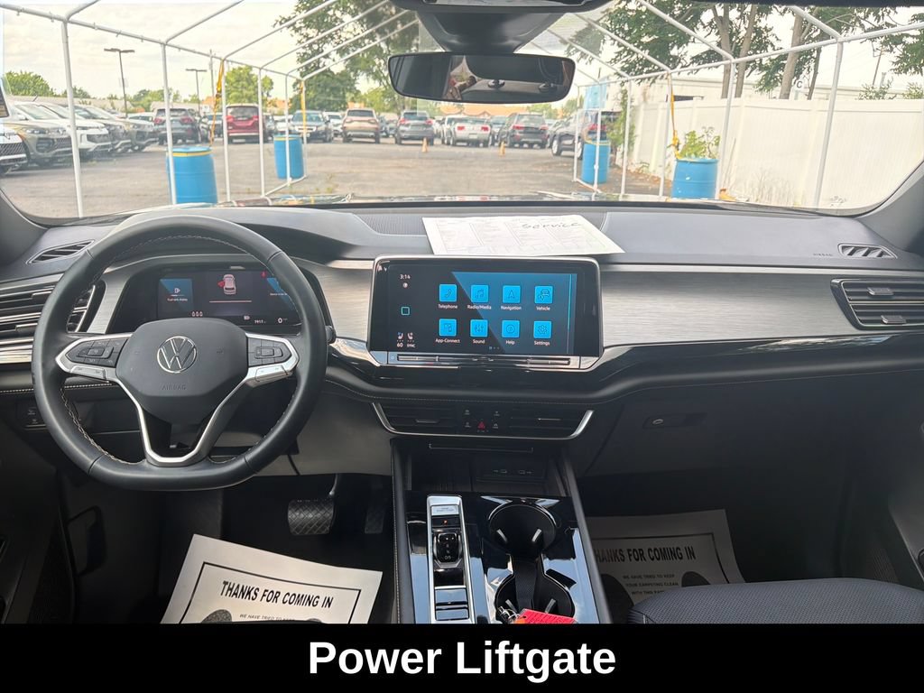 Used 2025 Volkswagen Atlas Cross Sport SE w/ Panoramic Sunroof Package FWD image 15