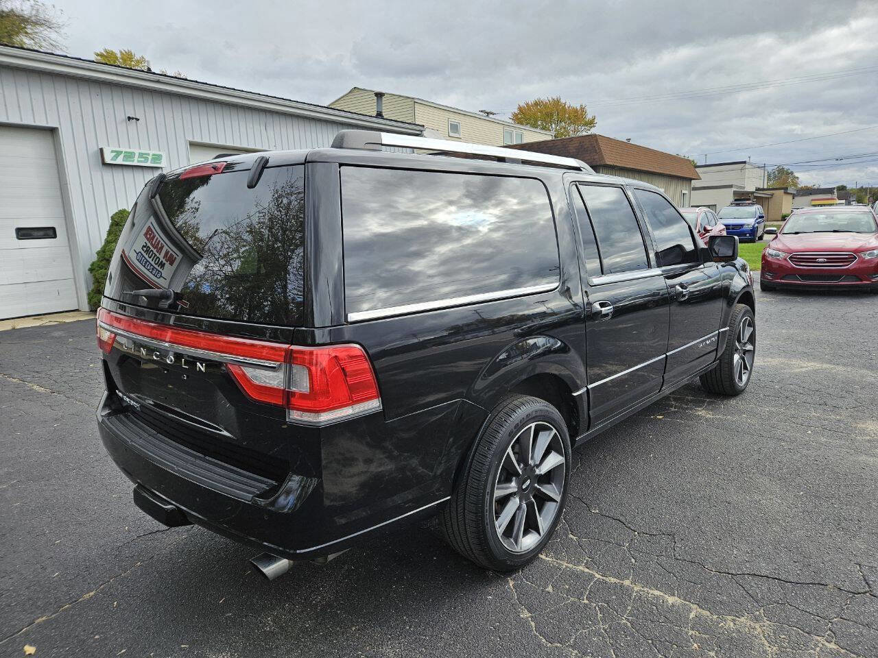 Used 2017 Lincoln Navigator L Reserve image 3