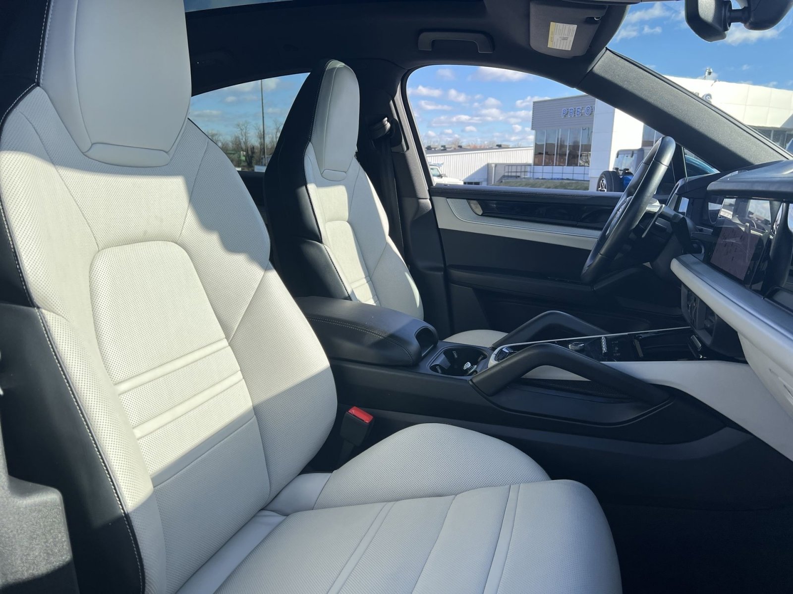 Used 2024 Porsche Cayenne S AWD/4WD image 27