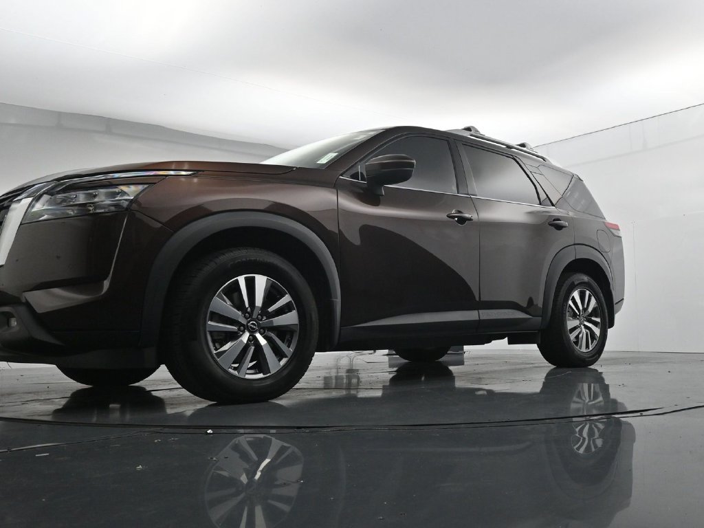 Used 2022 Nissan Pathfinder SL AWD/4WD image 34