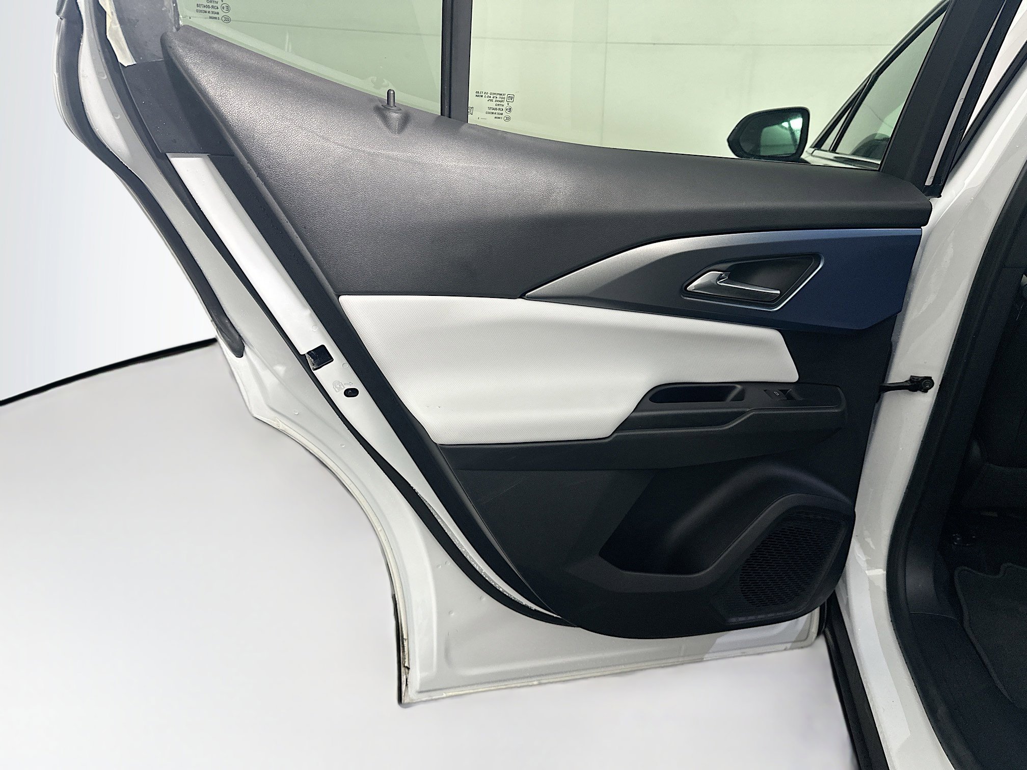 Used 2025 Chevrolet Equinox EV LT FWD image 27