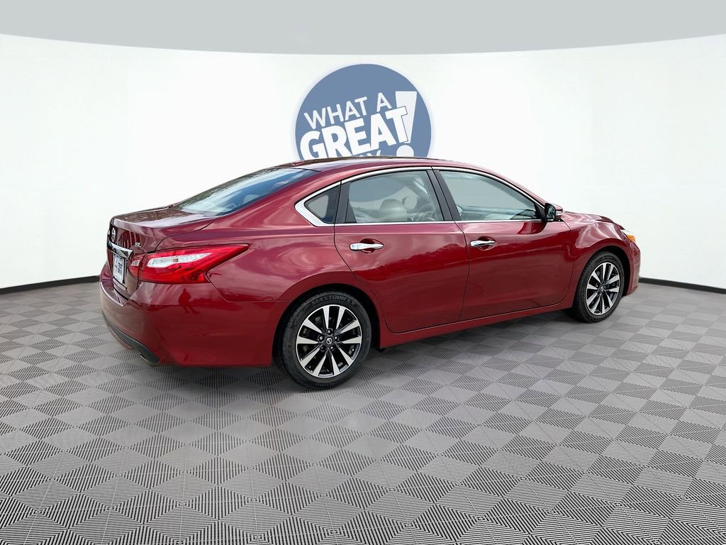Used 2017 Nissan Altima 2.5 SL w/ Moonroof Package image 6