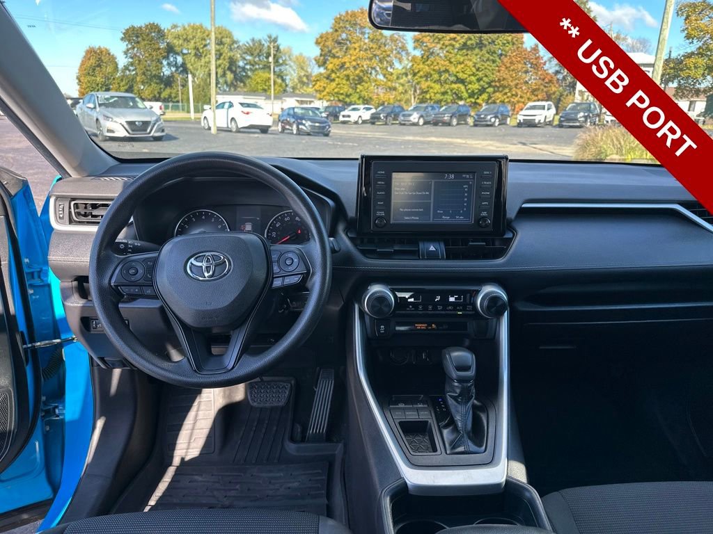 Used 2019 Toyota RAV4 LE image 14