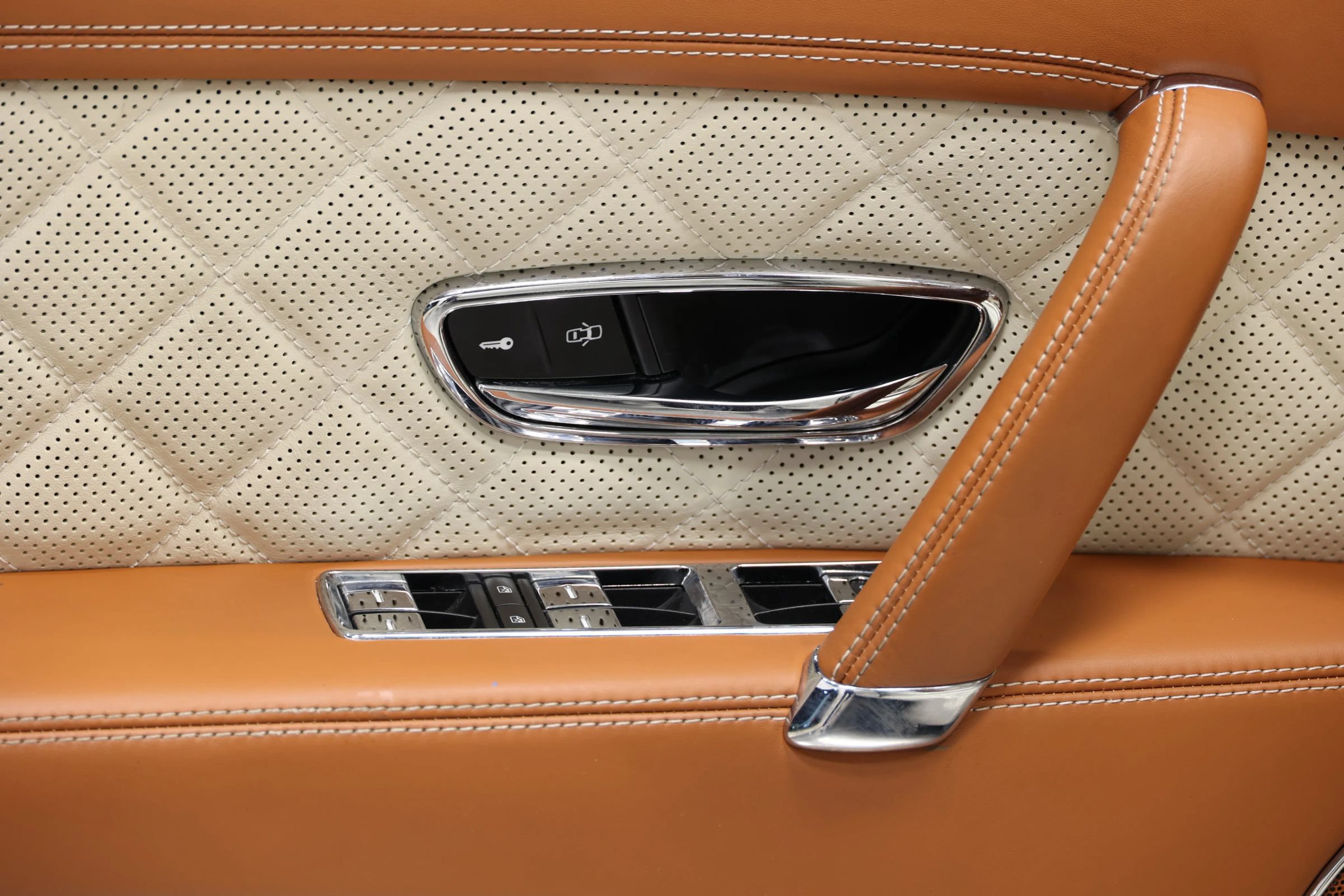 Used 2018 Bentley Flying Spur V8 AWD/4WD image 11