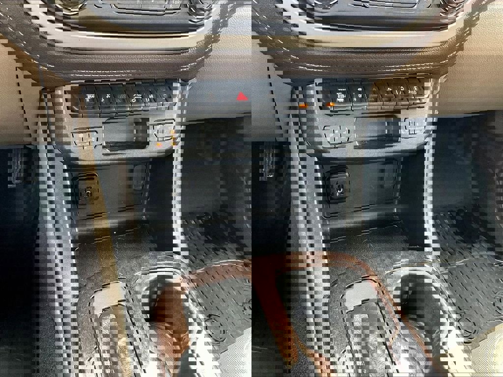 Used 2019 GMC Canyon SLT w/ Driver Alert Package AWD/4WD image 24