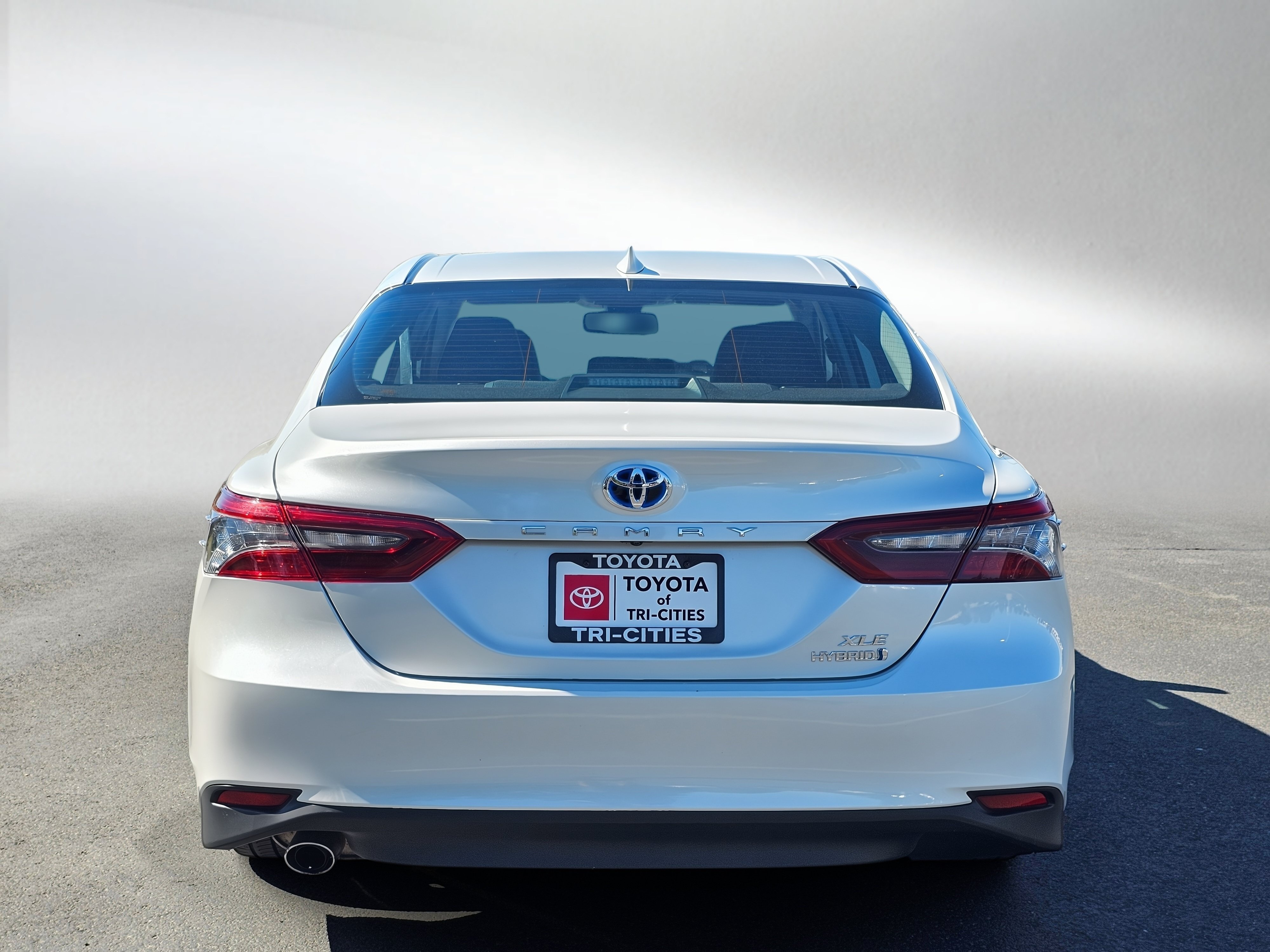 Used 2021 Toyota Camry XLE w/ Navigation Upgrade Package FWD image 4