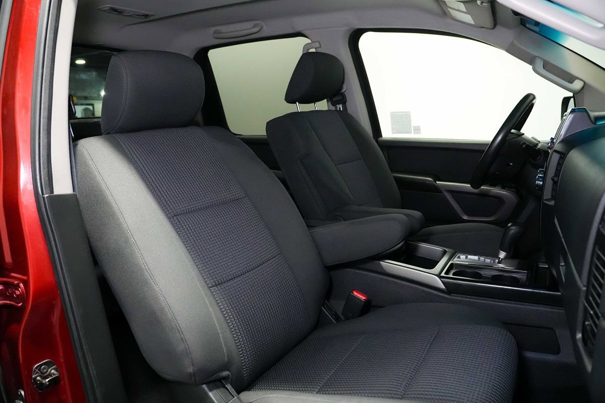 Used 2015 Nissan Titan SV RWD image 24