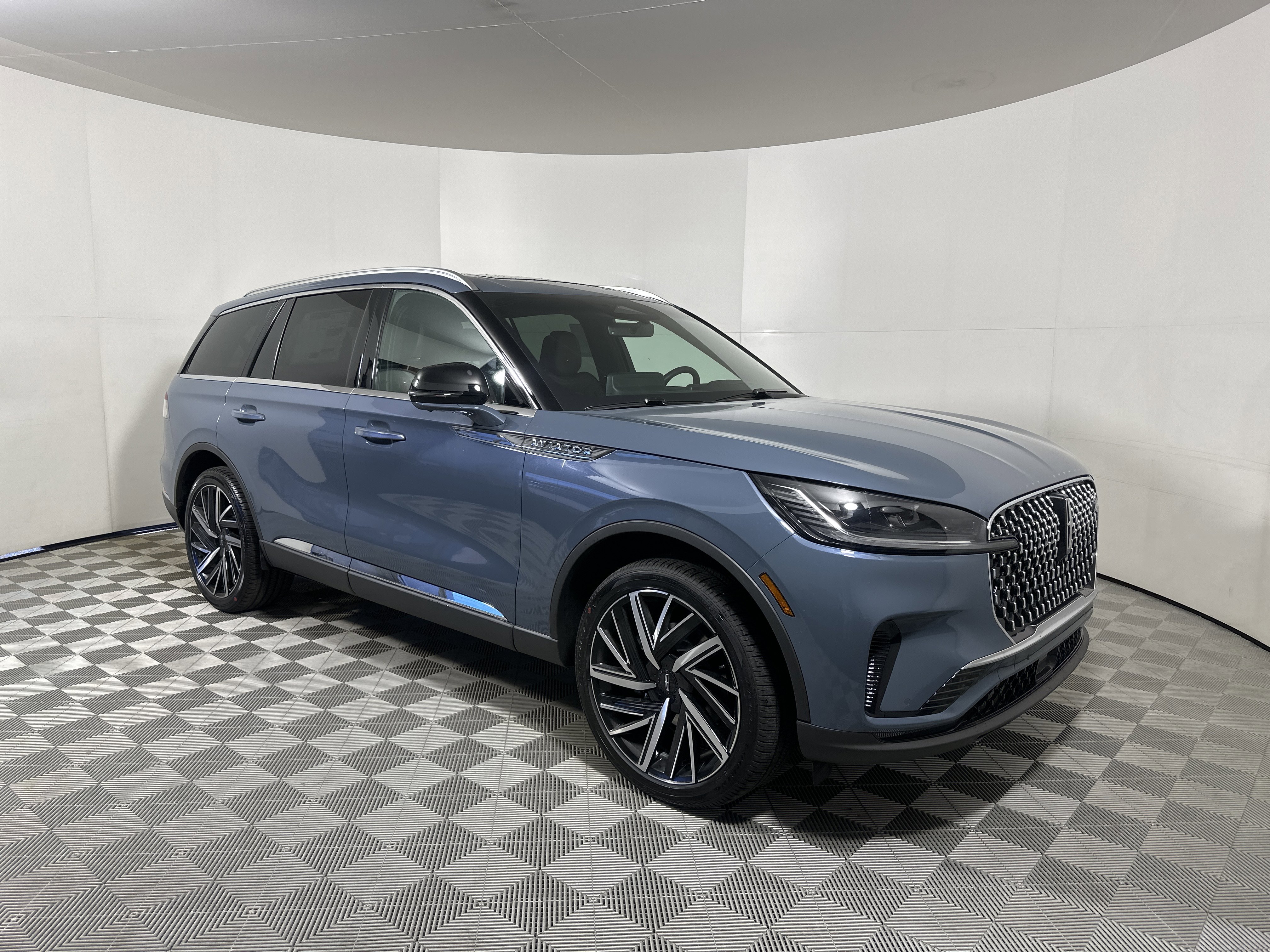 New 2025 Lincoln Aviator Reserve image 1