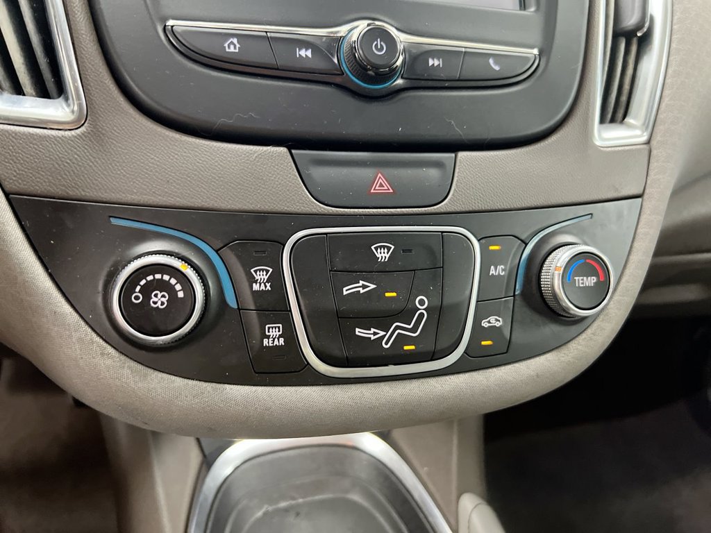 Used 2017 Chevrolet Malibu LT FWD image 16