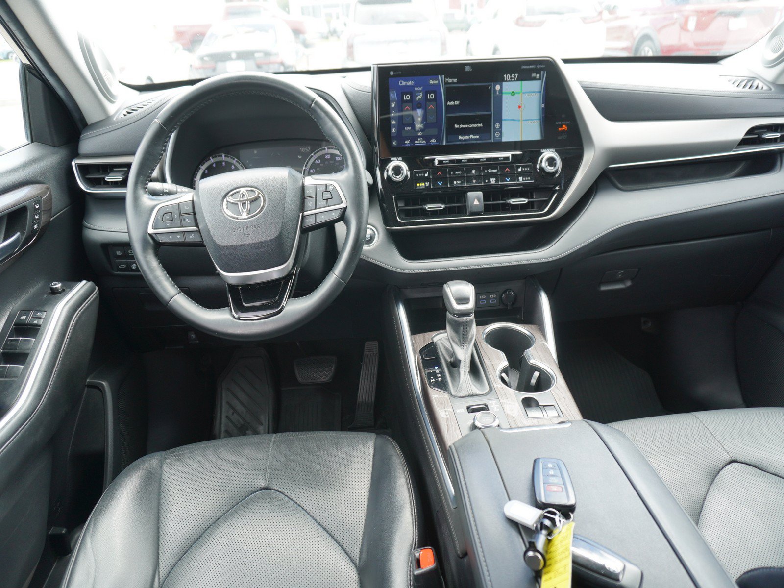 Used 2022 Toyota Highlander Limited AWD/4WD image 2