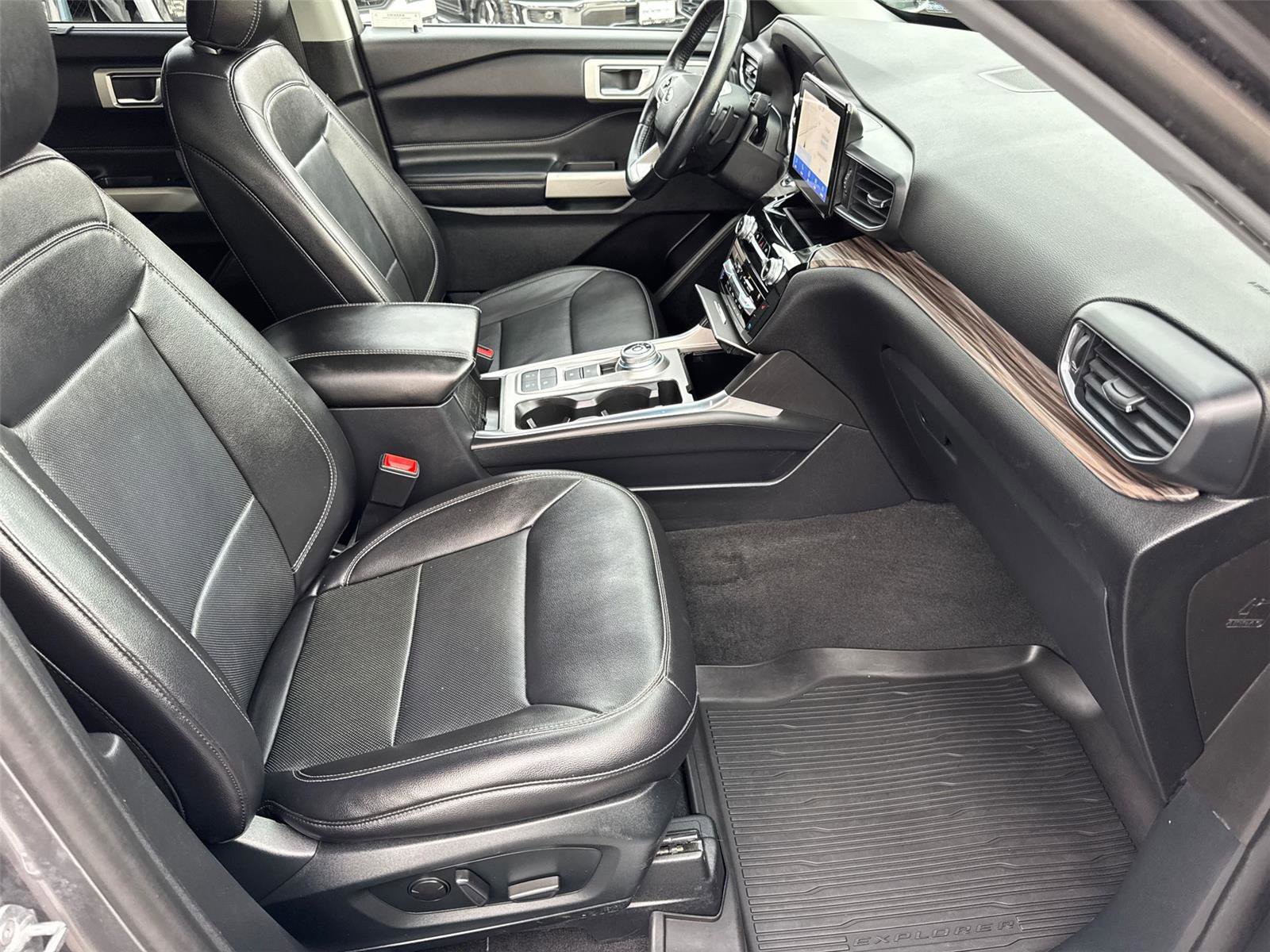 Certified 2021 Ford Explorer Limited w/ Hybrid Equipment Group 310A image 18