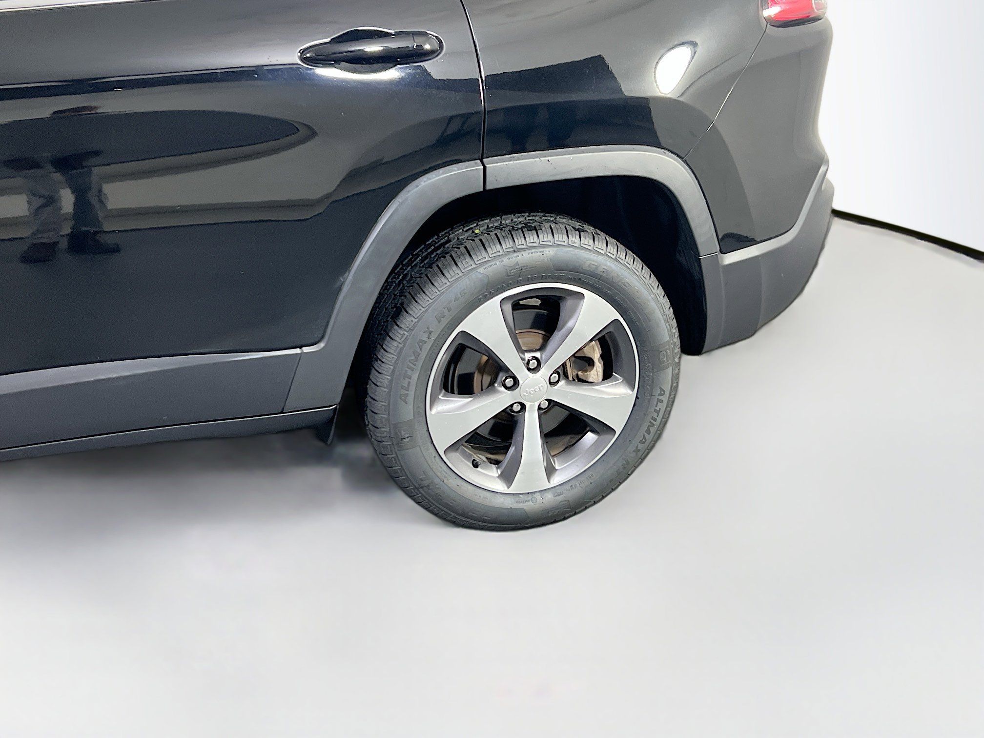 Used 2022 Jeep Cherokee Limited image 30