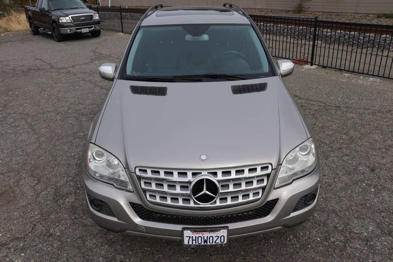 Used 2009 Mercedes-Benz ML 320 BlueTEC 4MATIC image 2