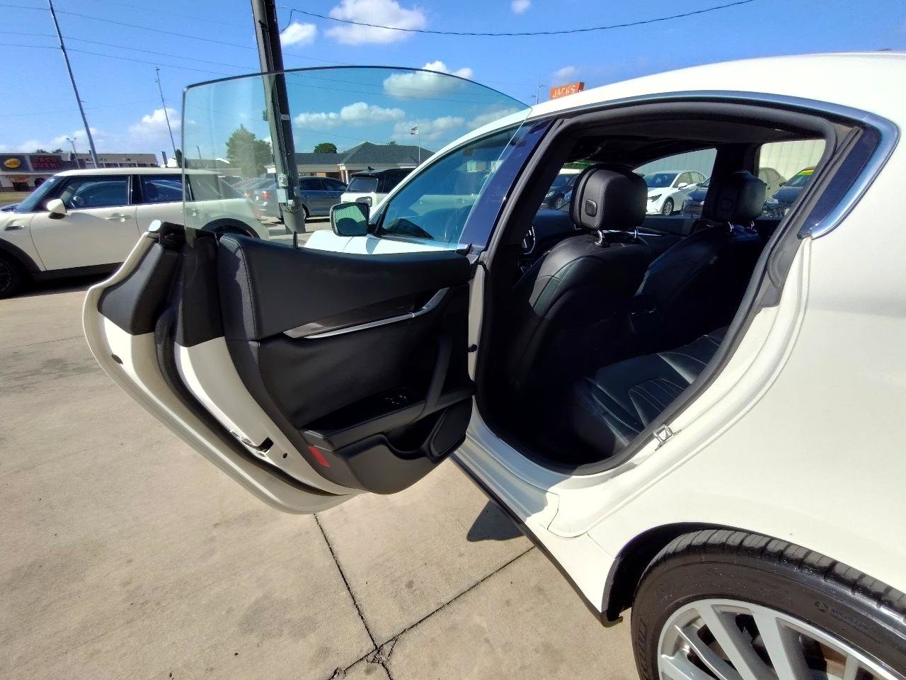 Used 2016 Maserati Ghibli RWD image 32
