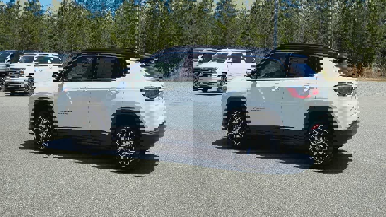 Used 2025 Jeep Compass Limited AWD/4WD image 6