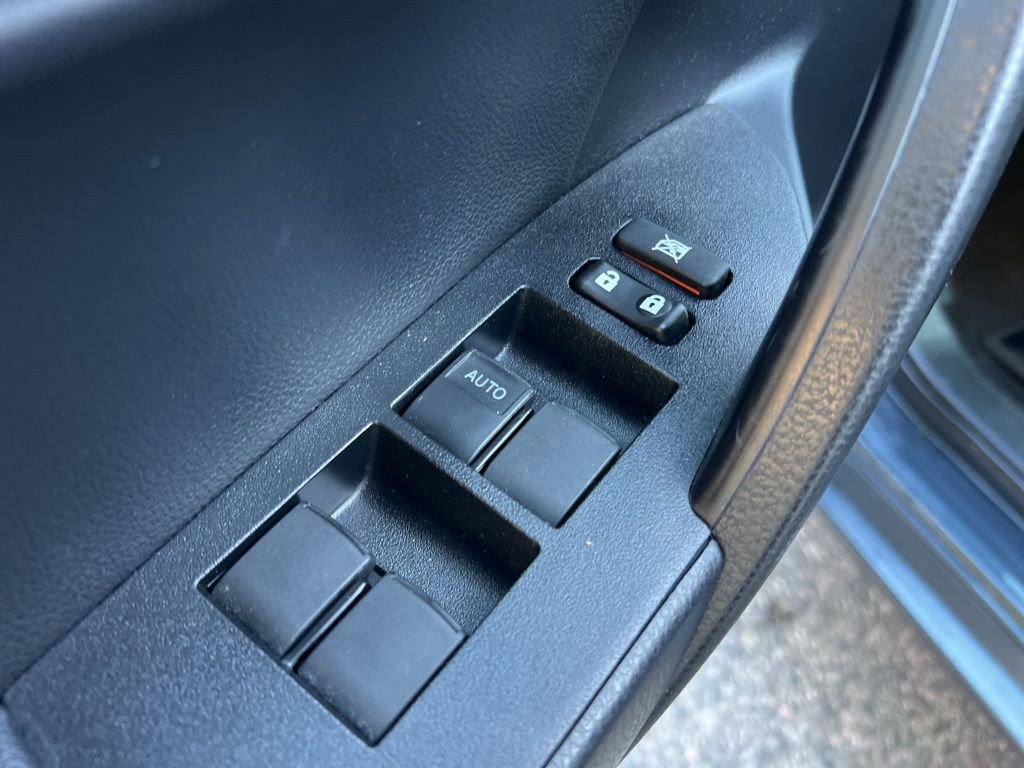 Used 2018 Toyota Corolla SE w/ SE Premium Package image 12