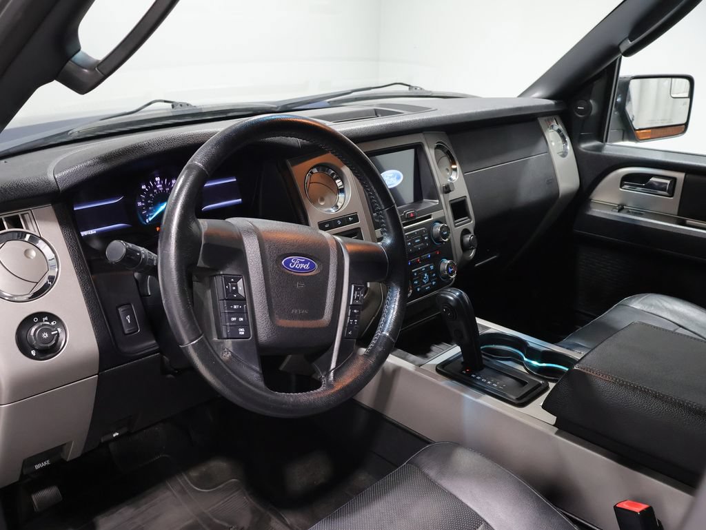 Used 2017 Ford Expedition XLT w/ Equipment Group 202A AWD/4WD image 16