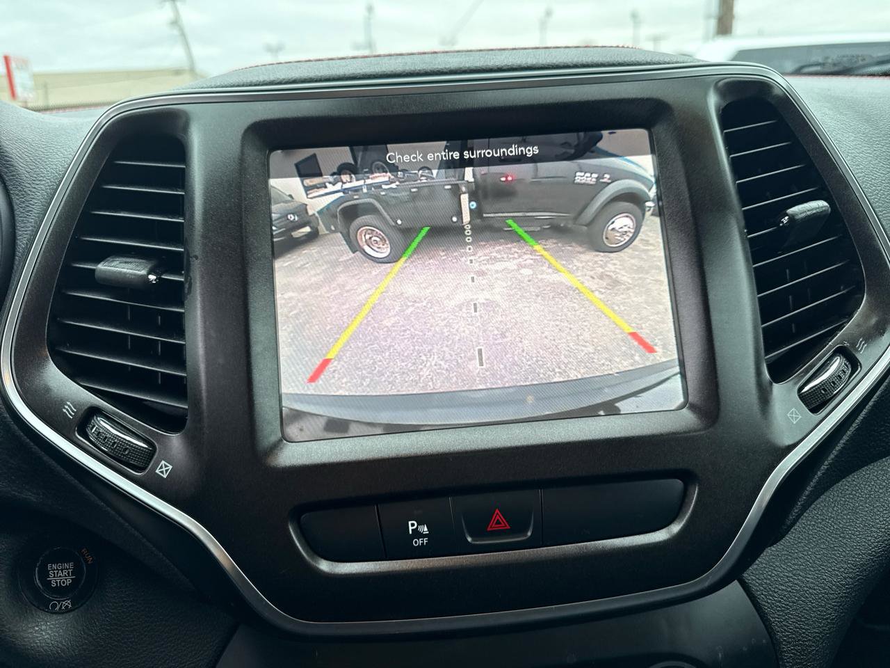 Used 2019 Jeep Cherokee Trailhawk w/ Comfort/Convenience Group AWD/4WD image 24