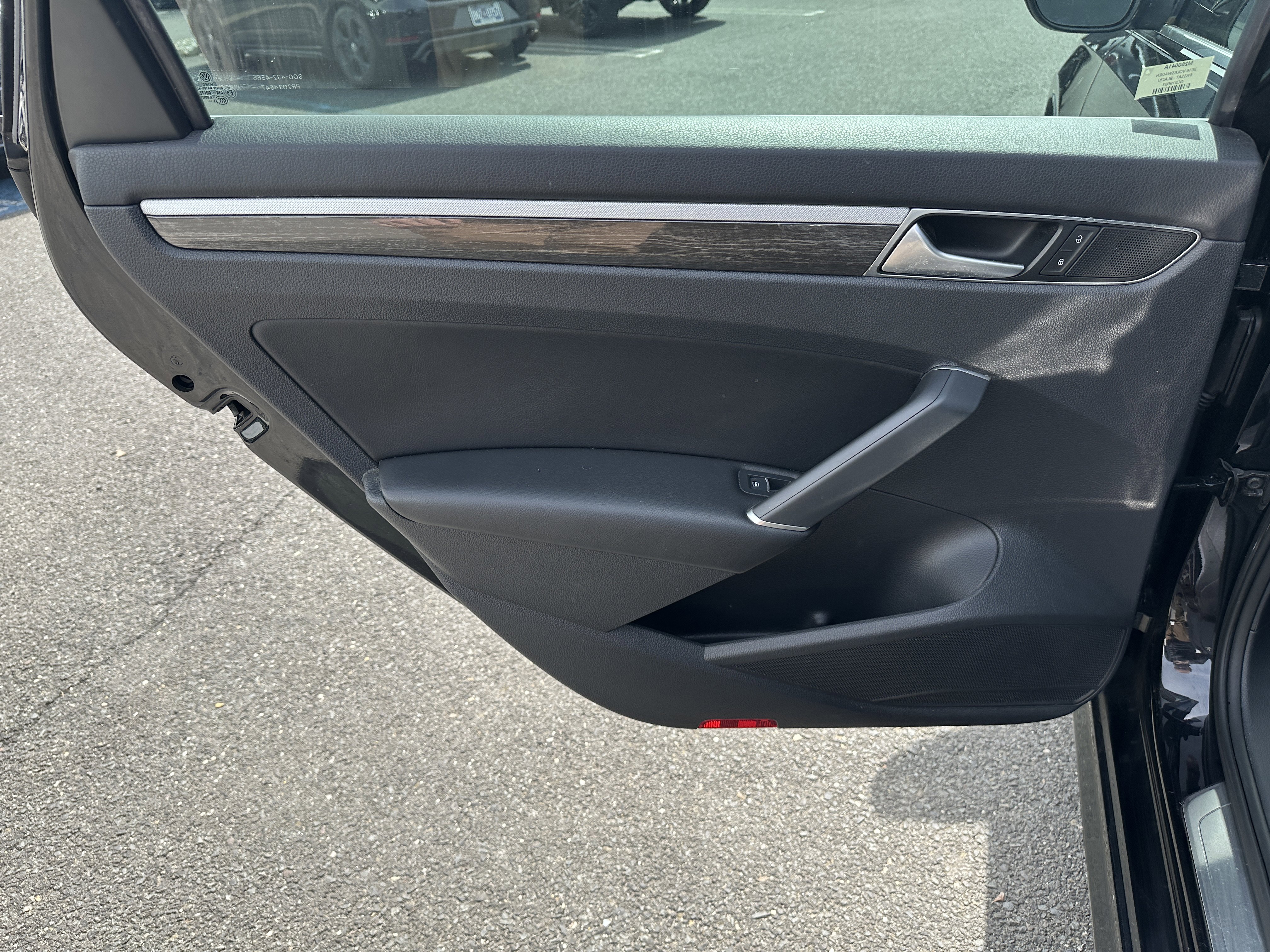 Used 2016 Volkswagen Passat 1.8T SEL Premium image 28