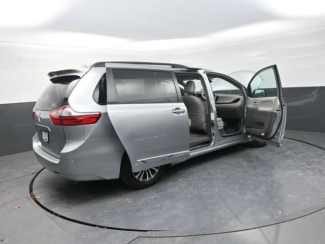 Used 2018 Toyota Sienna XLE FWD image 42