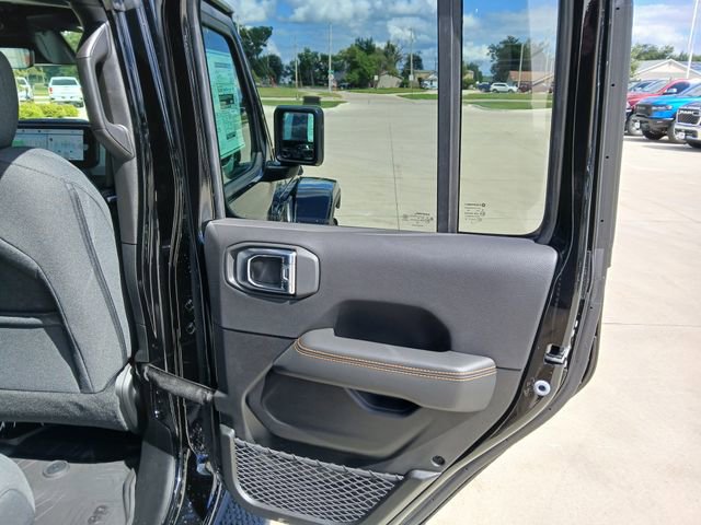 New 2025 Jeep Wrangler Unlimited Sahara w/ Technology Group AWD/4WD image 19