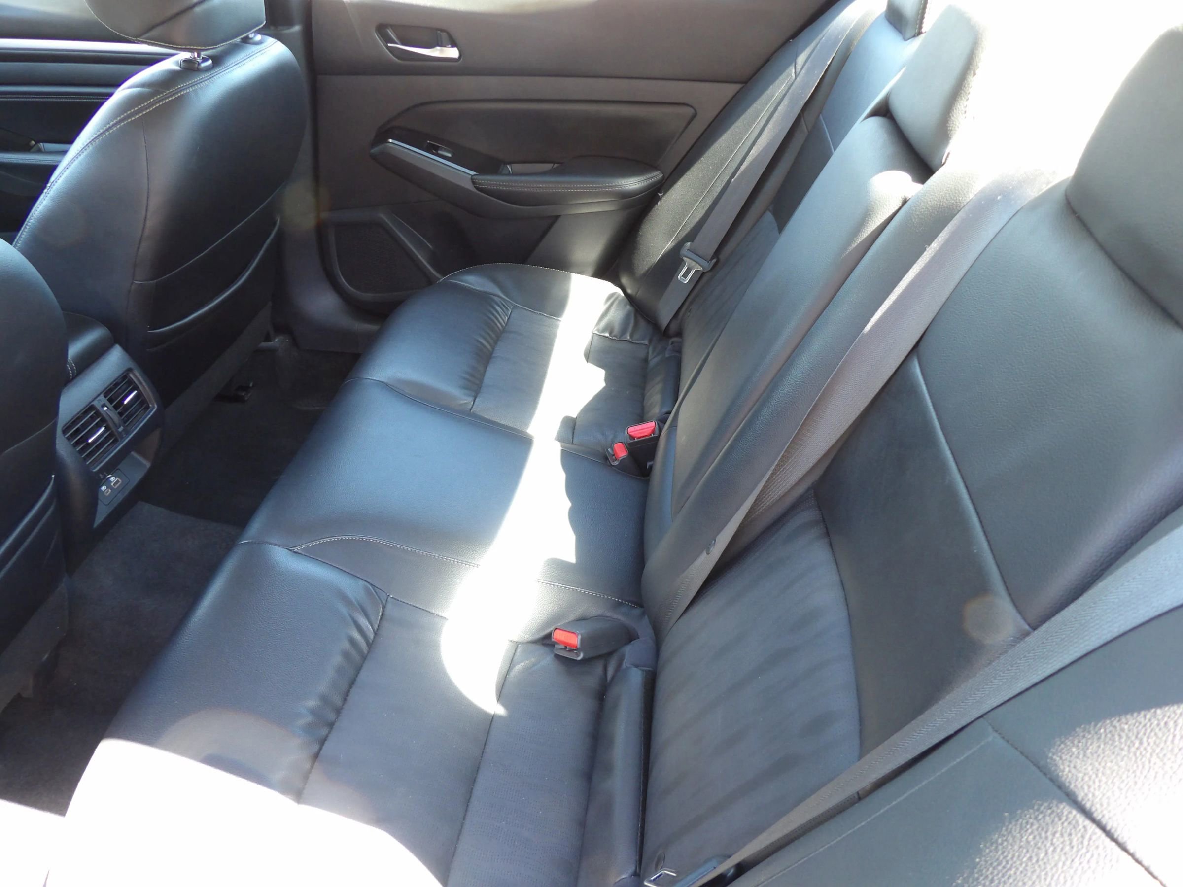 Used 2020 Nissan Altima 2.0 Platinum FWD image 12