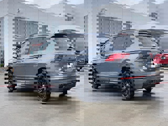 Used 2023 Volkswagen Tiguan SE R-Line image 4